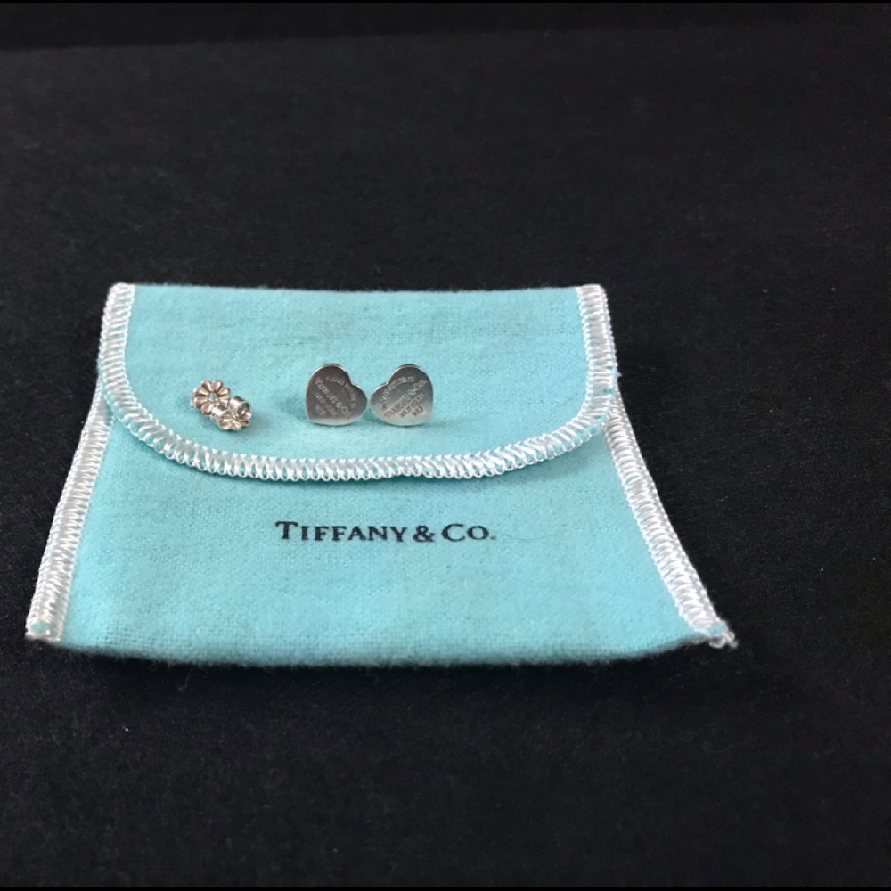 🌷sold 🌷Authentic Tiffany & Co RTT heart Earring